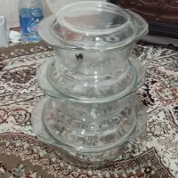 یک تعدادقابلمه پریکس اصل فرانسه وساعت ایستاده