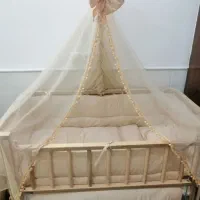 تخت کنار مادر مارک انجل لند