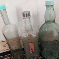 سه عدد بطری شیشه ایی
