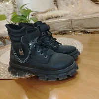 بوت، پالتو، شومیز، کفش فوتبالی، کفش پاشنه بلند