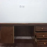 میز تحریر و کامپیوتر