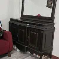 کنسول و آینه.