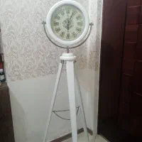 ساعت ایستاده سفید سالم