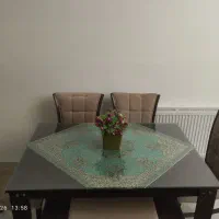 میز ناهار خوری شش نفره همراه با کاور طلقی