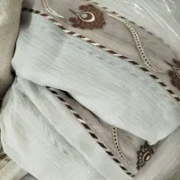 پرده تور بسیار تمیز و مرتب