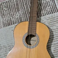 گیتار با سیم های نو