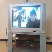 تلویزیون بهمراه میز