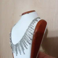 گردنبند و مانکن زیرقیمت نو