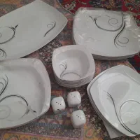 تعدادی ظرف نو و در حد نو