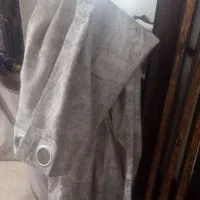 کنار پرده ای
