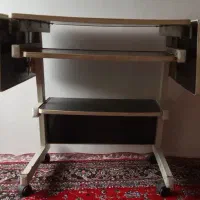 میز کامپیوتر کاملا سالم