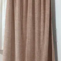 کنار پرده مخمل