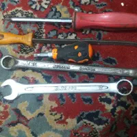 تعدادی اچار از همه نوع اچار هست