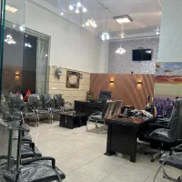 همکار در دفتر املاک