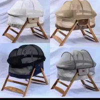 گهواره  و تخت کنار مادر نوزاد