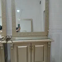 آینه و کنسول آرایشگاهی