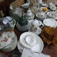 ظرفهای گلسرخی و قدیمی