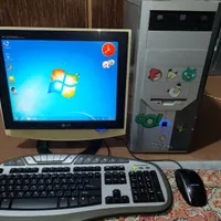 کامپیوتر ۵۳۰۰ با رم ۴ ddr2 هارد ۲۵۰ گرافیک ۱