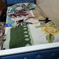 دو عدد تخت خواب تک نفره همراه با دو عدد تشک