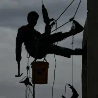 کار در ارتفاع پیچ و رول پلاک کاردرارتفاع