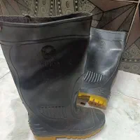 یک جفت چکمه در حد نو