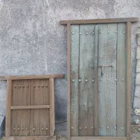 در و پنجره چوبی قدیمی