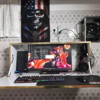 کیس نسل ۶ با مانیتور