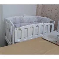 تخت کودک کنار مادر