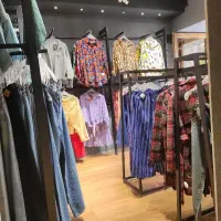 فروشنده خانم