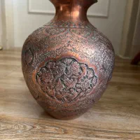 گلدون مسی قدیمی قلمزنی شده