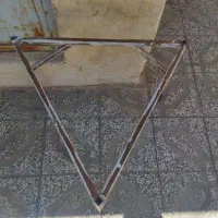 سه پایه و. ورق آهنی