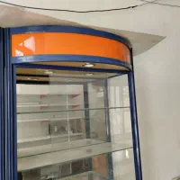 میز اداری و ویترین
