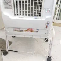 کولر آبی در حد با پایه مخصوصش...