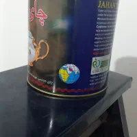قوطی خالی چای و شیر خوش خالی