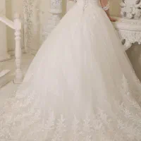لباس عروس بسیار زیبای مزون دوز و سنگ دوزی شده