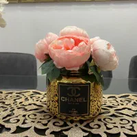 گلدان همراه با گل