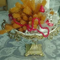 شاخه نبات و ظرف میوه خوری