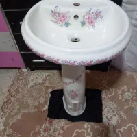 روشویی‌گل‌سرخی..