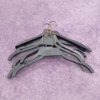 تعدادی چوب لباسی
