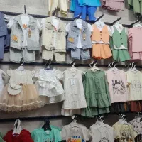 فروشنده لباس بچگانه