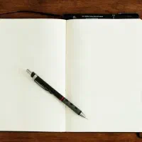فیلمنامه کوتاه مداد قرمز