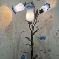 آباژور ایستاده