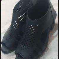 چن جفت کفش نو و در حدنوع