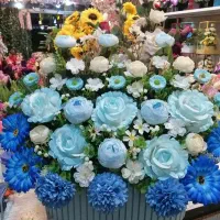 فروشنده گل مصنوعی