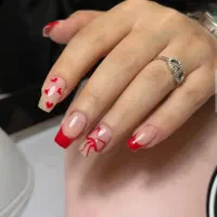 مودل برای  کاشت ناخن
