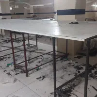 ۲عددمیزبرش خیاطی و۵عددمیز کار وبسته بندی