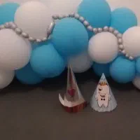 بادکنک تولد با دوعدد کلاه و پاکت کادو