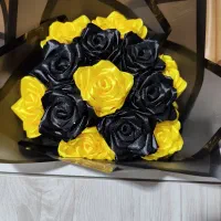 دسته گل مشکی طلایی 13 و 19 تایی
