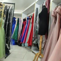 به یه خیاط تعمیرات لباس مجلسی نیاز داریم