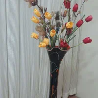 گل با گلدان وساعت دیواری